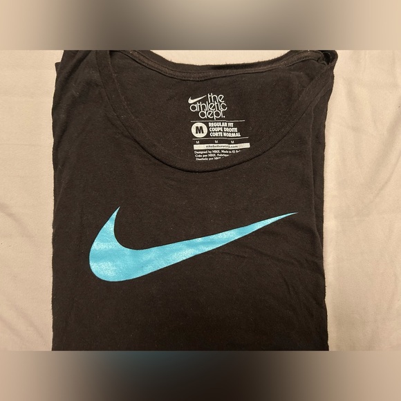 3 Nike tees - Picture 3 of 4
